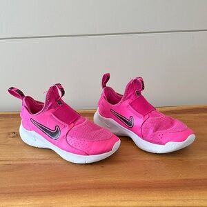 Little girls Nike tennis shoes Flex Runner size 13C